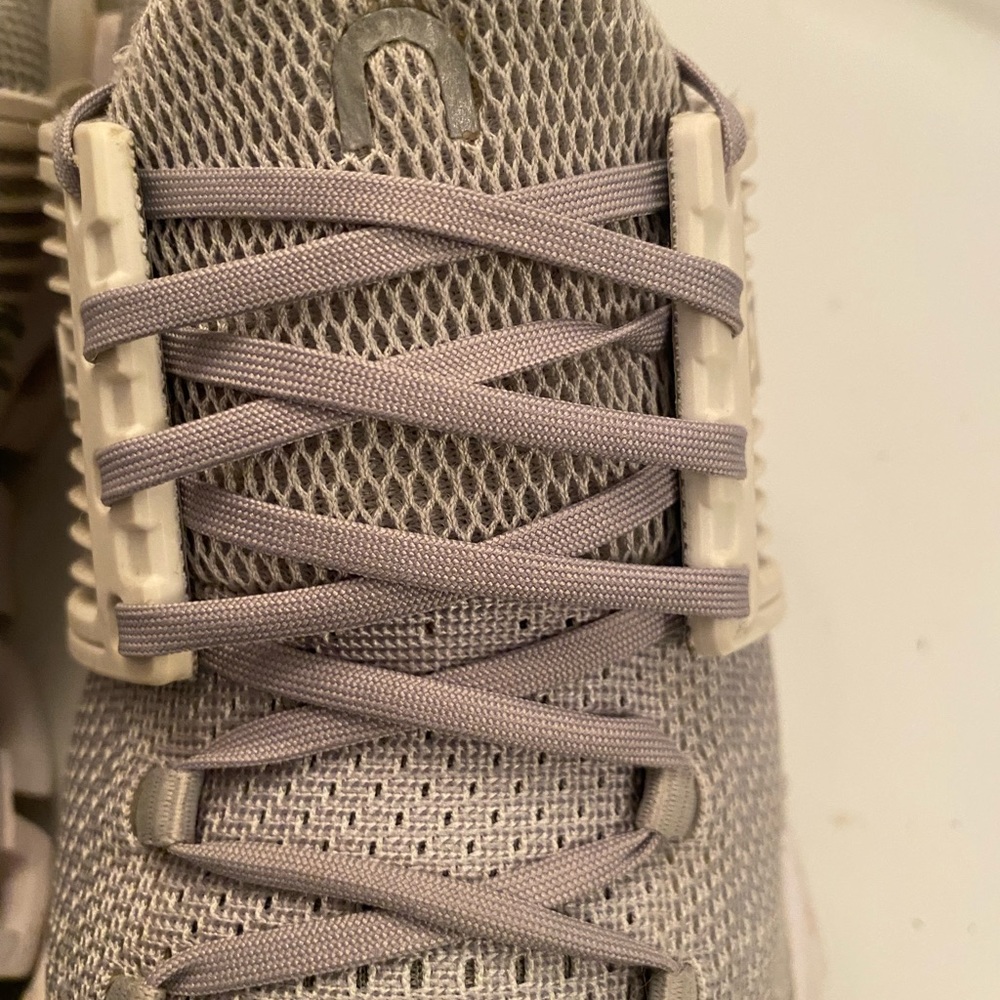 On Cloud Cloudswift Running Shoe Glacier/White 6.… - image 5